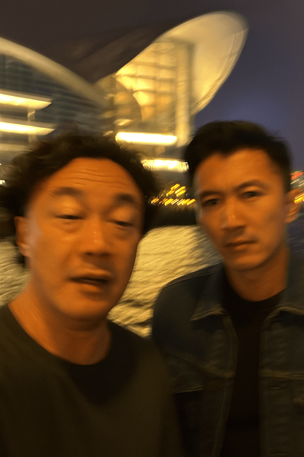 AI photo prompt – Extremely Ordinary iPhone Selfie output image